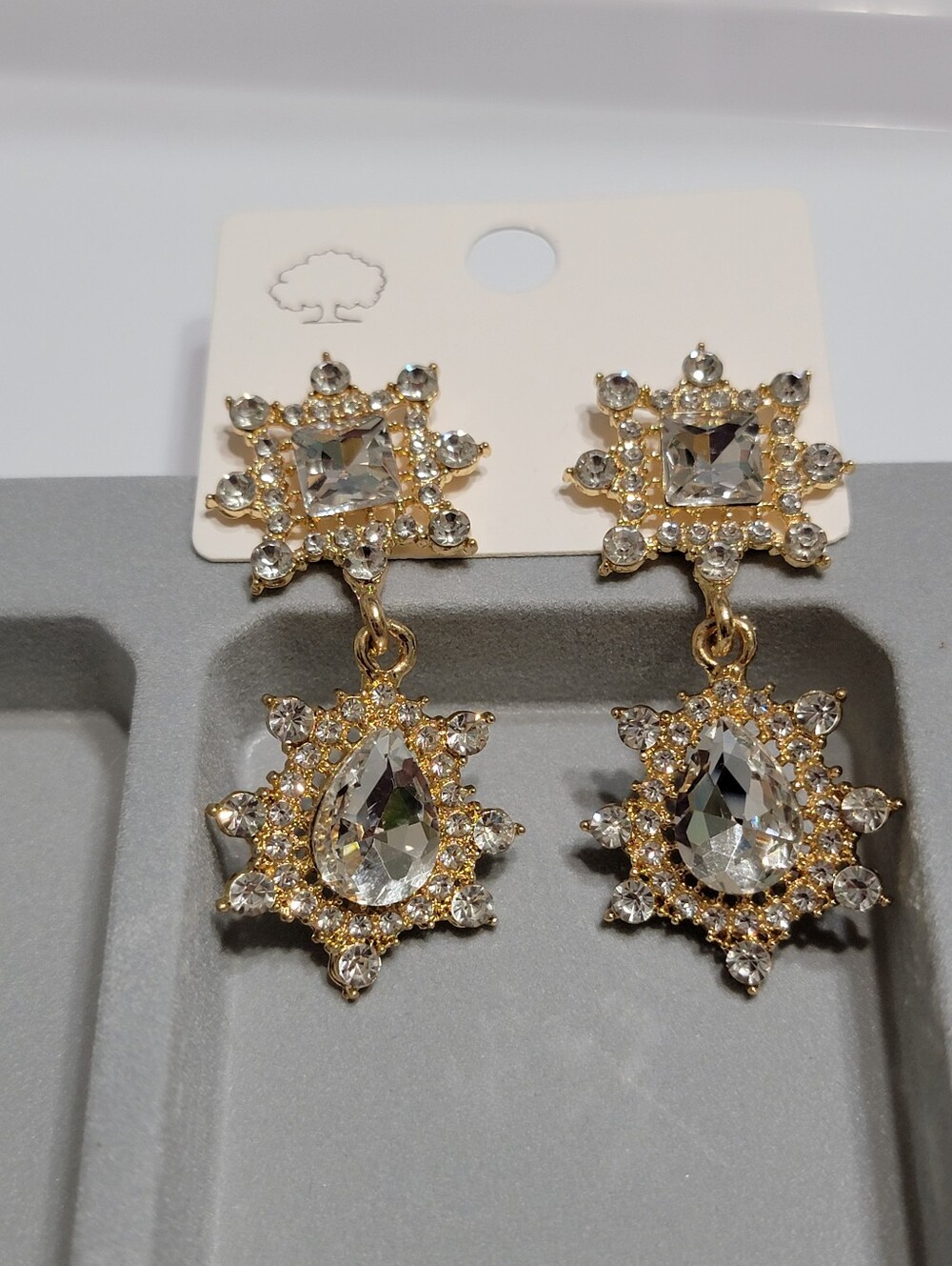 Source Unknown Gold and Clear Crystal Teardrop Starburst Earrings